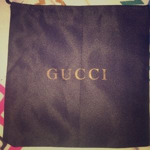 This is a Gucci belt bag to put in ur belt in